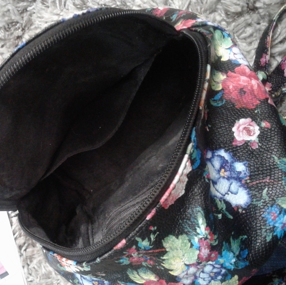 Small mini backpack - Picture 5 of 10